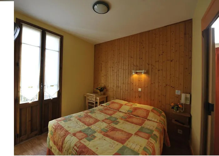 Hotel De La Grotte Aix-les-Bains